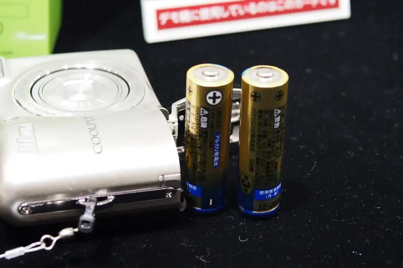 While you'll eat through dozens of AA batteries if you use the L32 every day, when traveling you can always find spares.