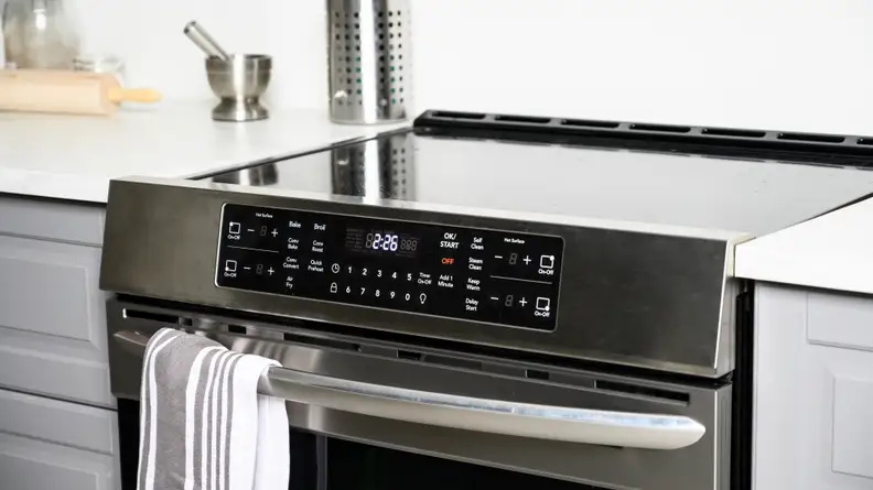 Frigidaire-FGIH3047VF Cooktop at an Angle