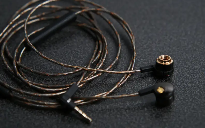 The Torque t06z feature machined brass on the casing that adds weight and an overall feel of strength and durability.