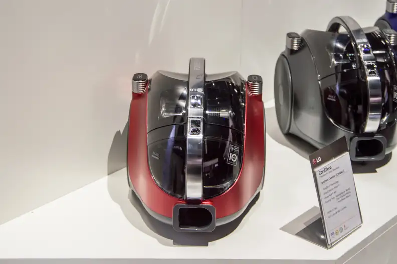 The unit itself has a handle for easy carrying.