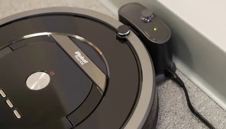Be sure to keep the area around the Home Base clear so the 880 can find its way home.