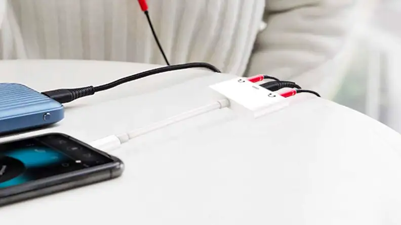 Tophigh 3 in 1 Dual DC3.5mm Audio + Charging Adapter for Apple iPhone