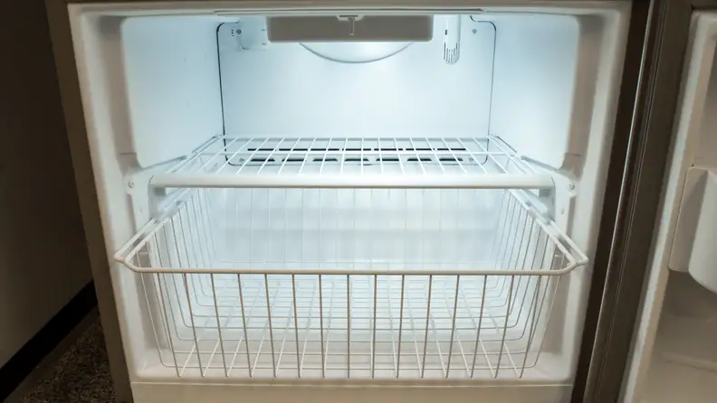 The freezer of the Whirlpool WRB119WFBM