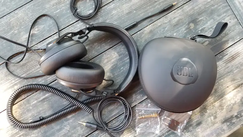 JBL Club One what's in the box