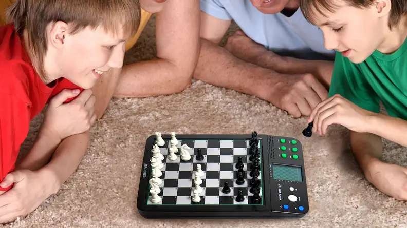 Electronic chess