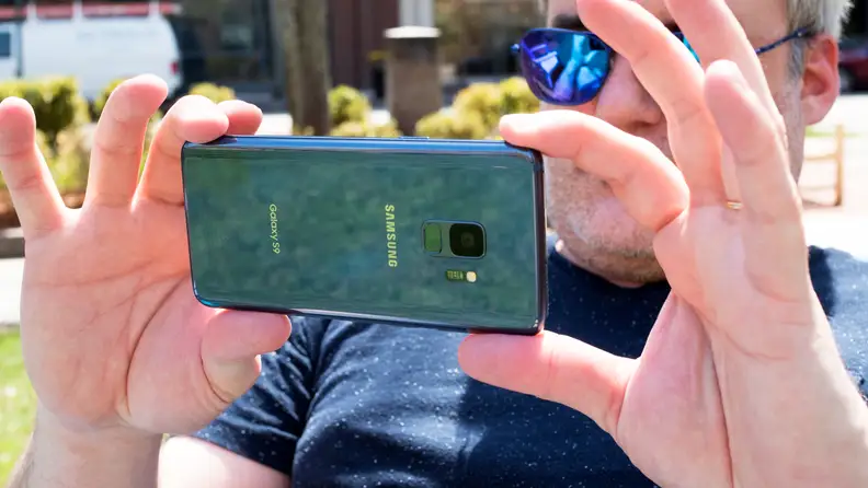 Samsung Galaxy S9 Camera in Use