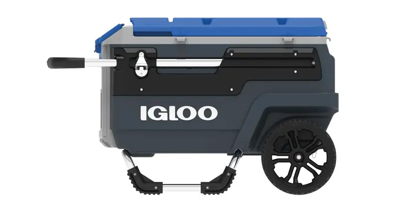 The Igloo Trailmate Roller Cooler against a white backdrop.