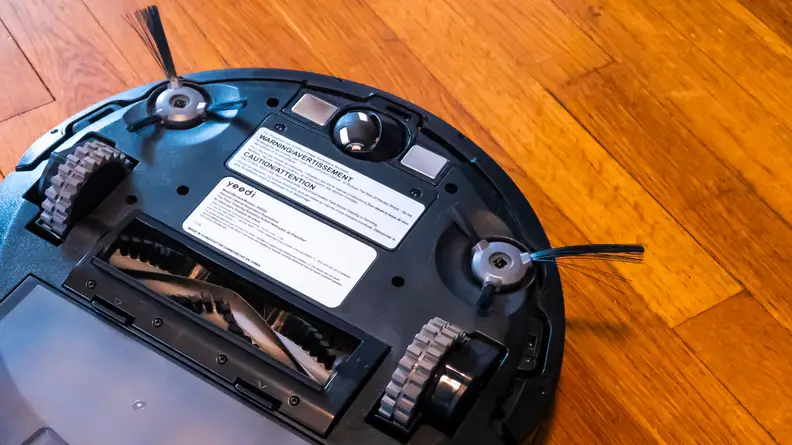 The V-shaped brush keeps clean carpets.