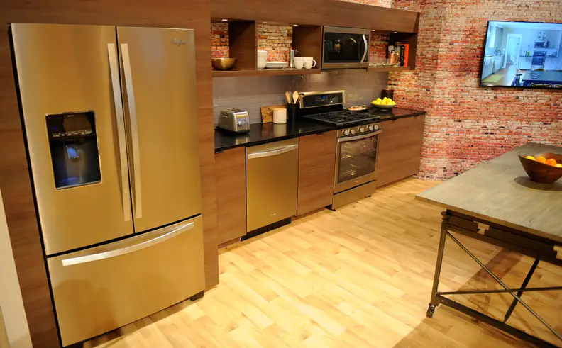 We got hands on time with Whirlpool's Sunset Bronze kitchen suite at CES 2015.