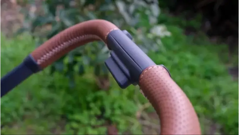The Uppababy Vista V2 stroller handle up close.