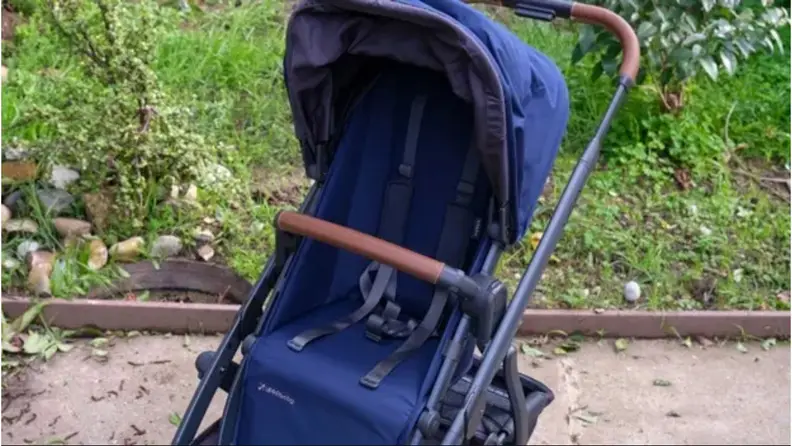 An up close view of the Uppababy Vista V2 stroller.