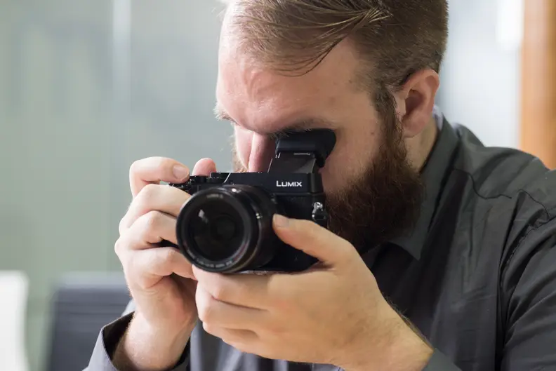 Frankly, I loved the tilting EVF and found the eyecup quite comfortable.