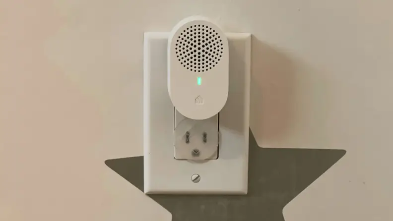 The Kasa doorbell chime plugged into the wall