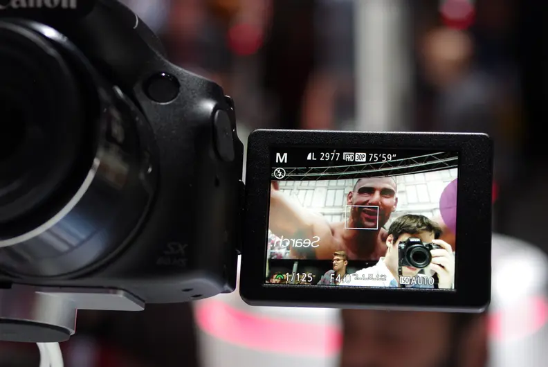The LCD of the SX60 HS can flip forward to face your subject, providing easy selfies.