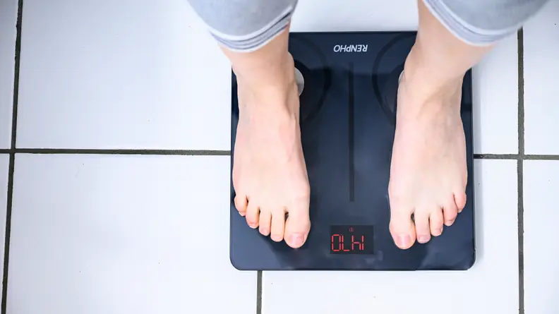 The Renpho smart scale connects via Bluetooth.