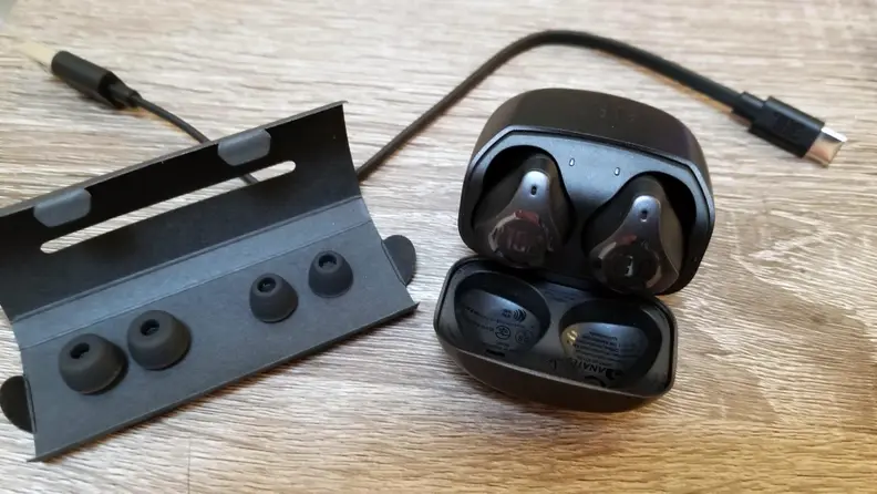 JBL Club Pro+ TWS included in the box