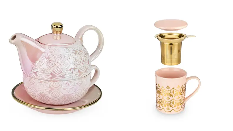 A teapot, cup, strainer and lid from La Rue 1680.