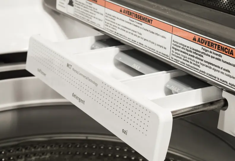 Metal rails lets the detergent dispenser open smoothly.