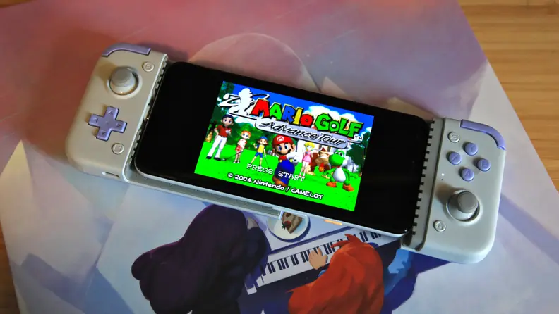 The GameSir X2s Type-C displaying Mario Golf.