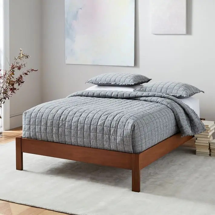 This bed has a simple, flexible design