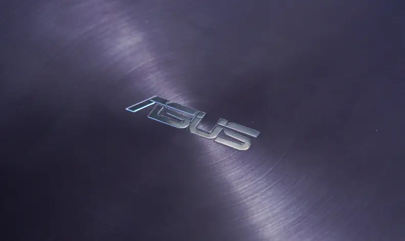 The back of the lid has a brushed aluminum finish in a radial pattern that emphasizes the logo.