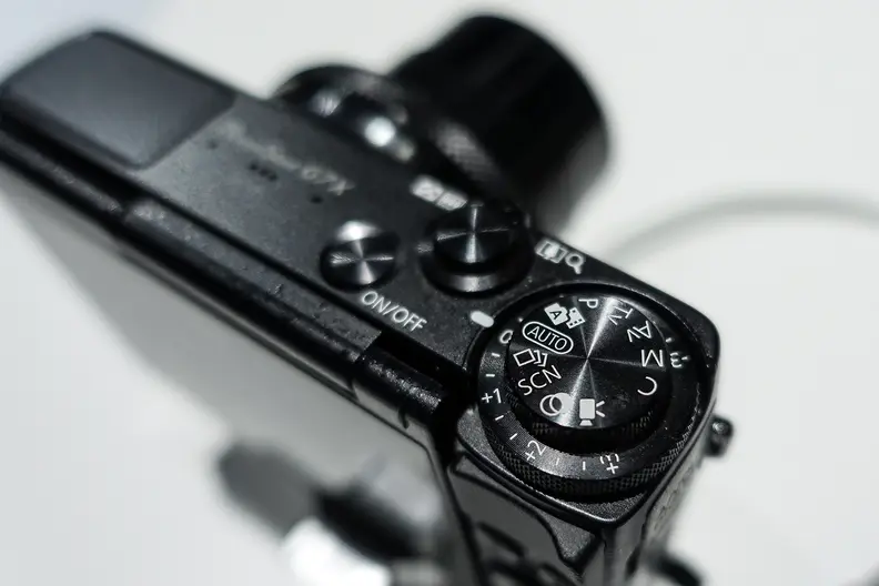 The mode dial is stacked atop the broader EV comp dial. A neat touch.