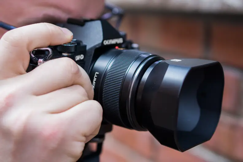 Since it uses the Micro Four Thirds mount, the Summilux 25mm f/1.4 is compatible with both Panasonic and Olympus cameras.