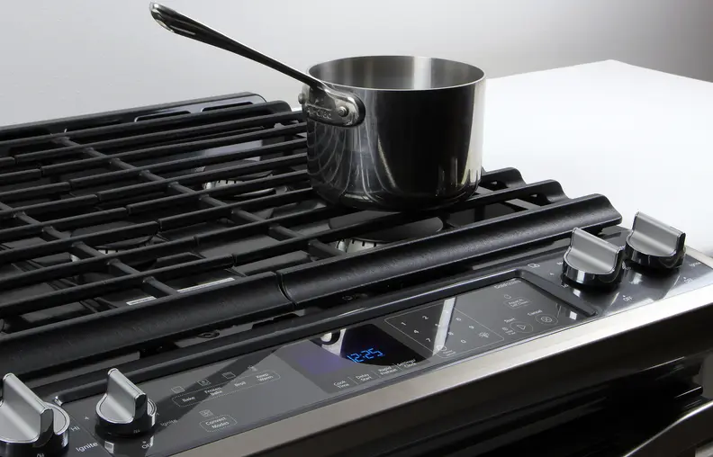 The front right burner proved particularly adept at boiling water in no time.