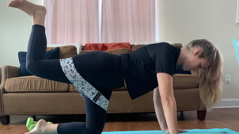woman using booty band