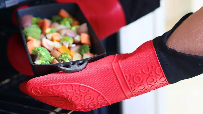 The Homwe Silicone Oven Mitts