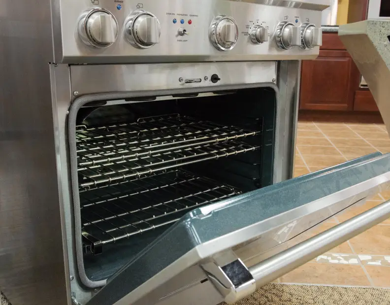 Oven cavity and racks