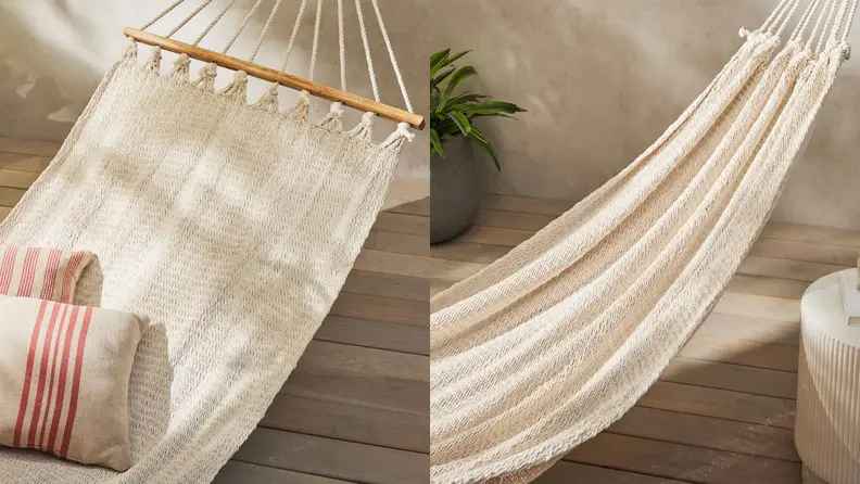 This hammock is available with or without spreader bars.