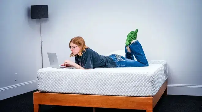 Leesa mattress being used by a woman in a room.