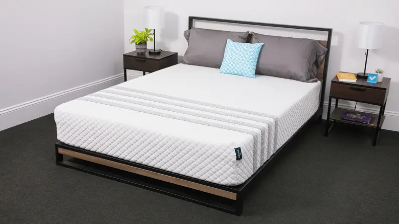 The Leesa Sapira hybrid mattress.
