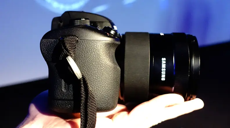For such a powerful camera the NX1 is still quite lightweight and compact.