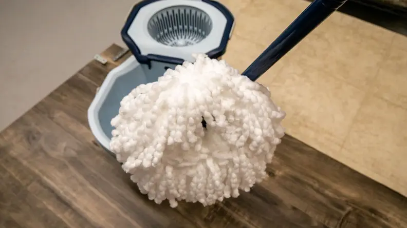 The mop head sits in front of the Casabella bucket in the Reviewed labs.