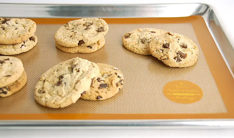 baking mat with cookies