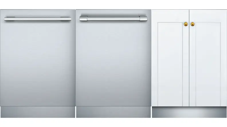 Three options for the Thermador DWHD770WFM dishwasher's face: normal, pro handle, and panel-ready.