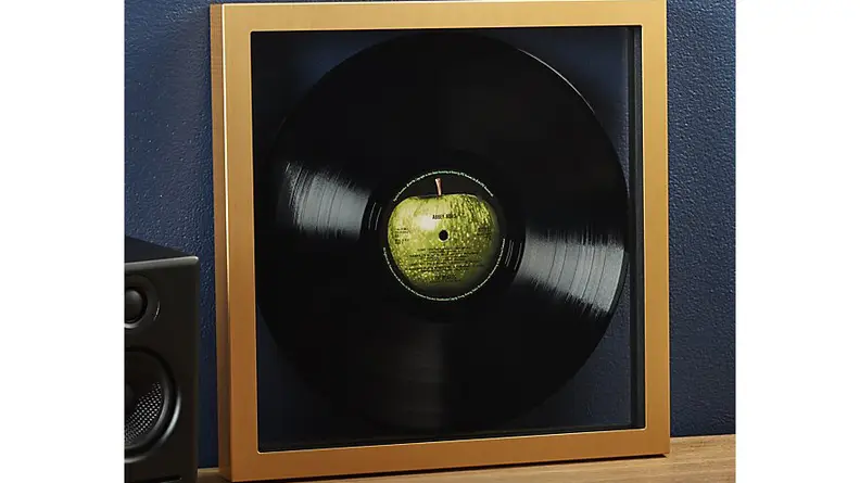 A frame for vinyl record albums