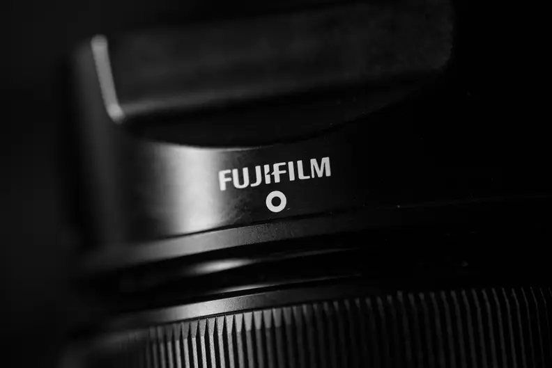 Fuji even includes a rubber hood cap, in case you want to leave the hood on the lens but keep dust out.