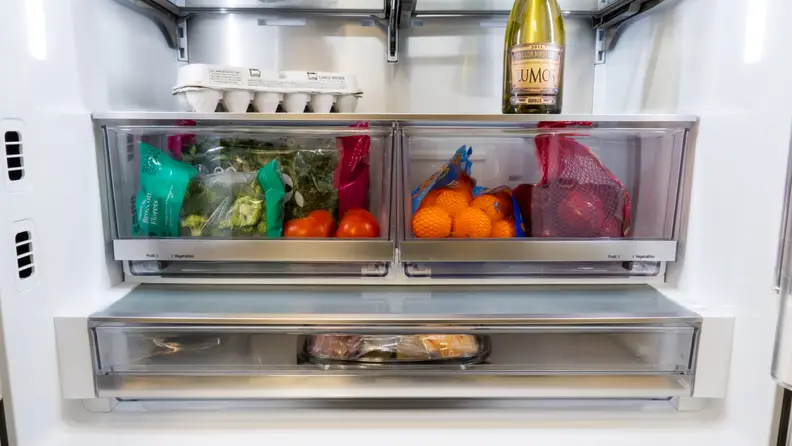 The LG LRFDC2406S comes with quite a few options for customizing your storage space.