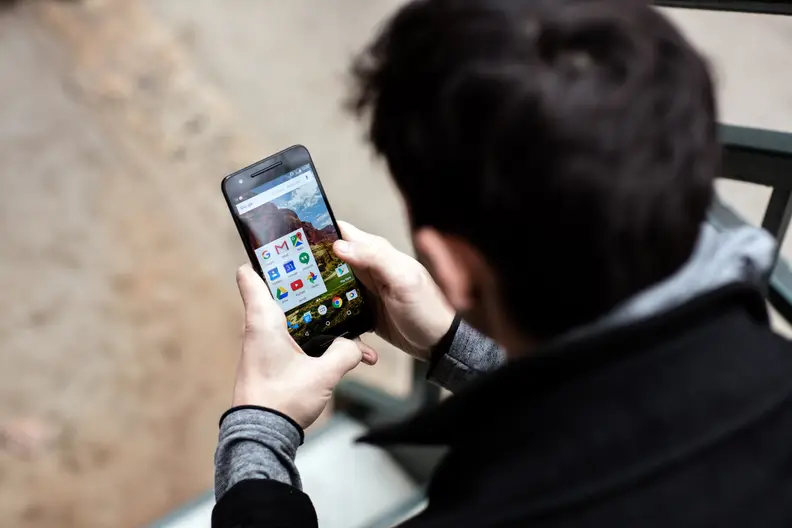 The Nexus 6P pure Android in use