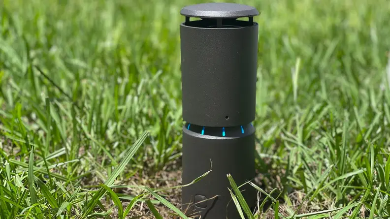 Liv mosquito repeller installed in a yard