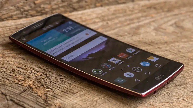 A photograph of the LG G Flex 2's curved chassis from the front.