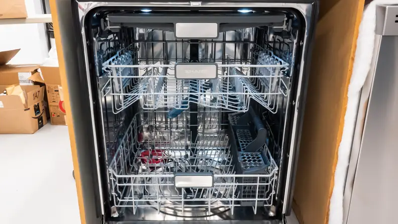 A shot of the interior of the Sharp SDW6757ES dishwasher.