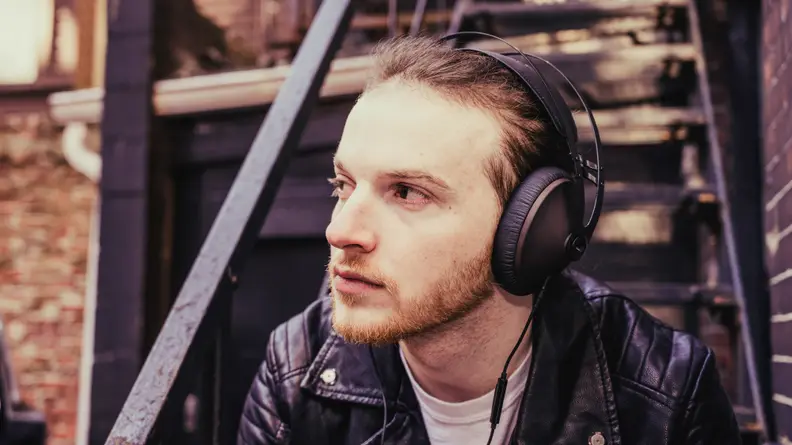 As over-ear headphones, the 99 Noirs envelop your ears, keeping your music in and the world out.