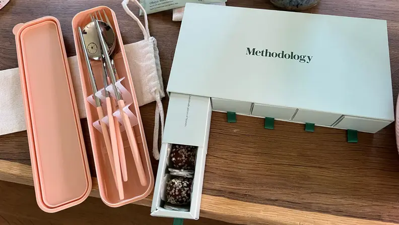 Methodology boxes of protein truffles and pink utensil set