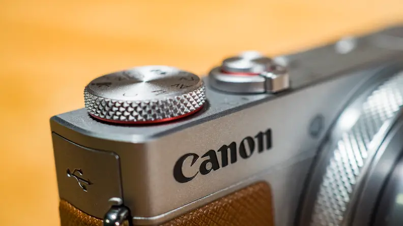 The Canon G9 X Mark II's control dials all have a satisfying knurling that makes them easy to twist.