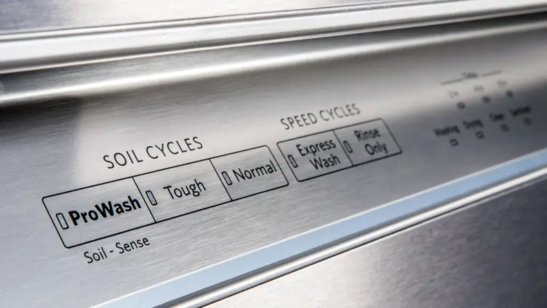 The pressure controls are located in the pocket handle