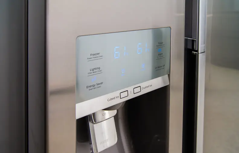 Samsung's typical touch screen controls allow you to manipulate the RH29H9000SR Food Showcase.